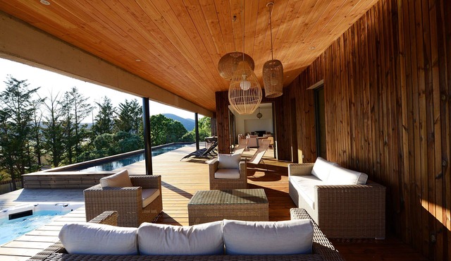 Architect-designed villa with view, pool and spa