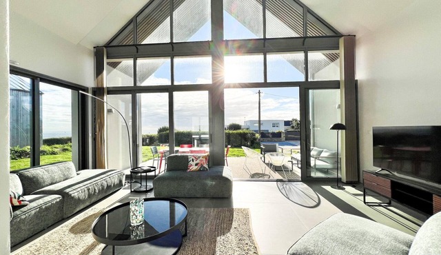 Architect-designed villa with sea view