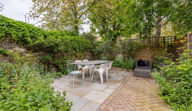 Architect designed Georgian modern townhouse