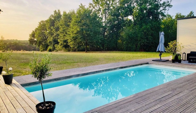 Architect-designed house with swimming pool 245m2