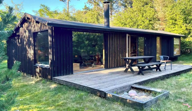 Architect-designed holiday home by Korevlerne