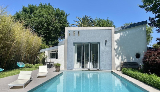 Architect-designed house with swimming pool