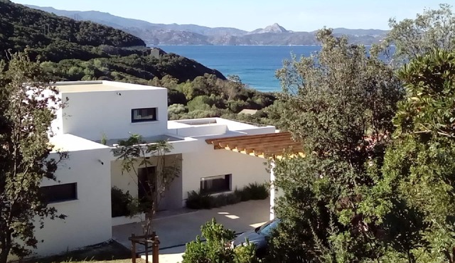 Architect-designed house, 50 meters from a white sandy beach, splendid sea view