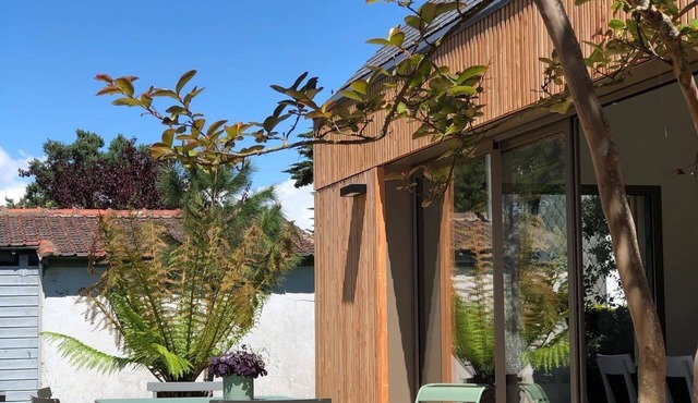 Architect-designed house 50m from the beach