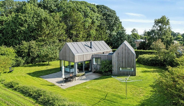 Architect-designed house near Dyngby Beach
