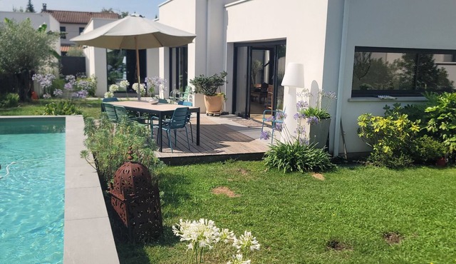 Architect-designed house just outside Bordeaux