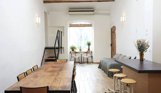 ARCHITECT-DESIGNED LOFT ON THE OLD PORT