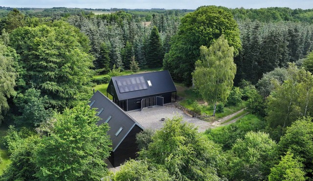 Architect-designed retreat in private woods
