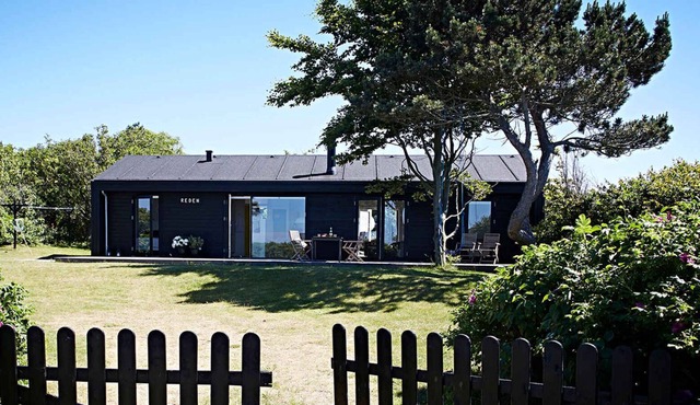 Architect-designed summer house with sea view