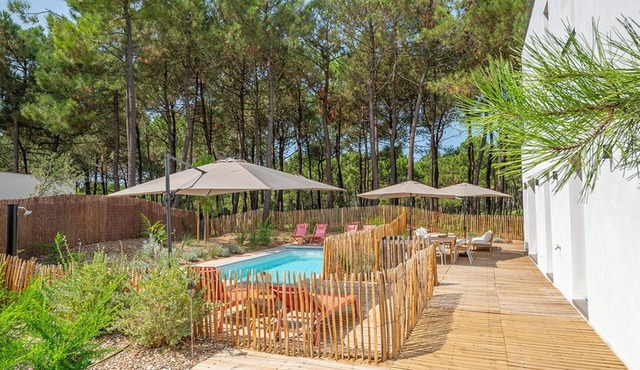 Architect-designed villa, La Palmyre golf course, 400m from beaches, swimming pool, sleeps 9