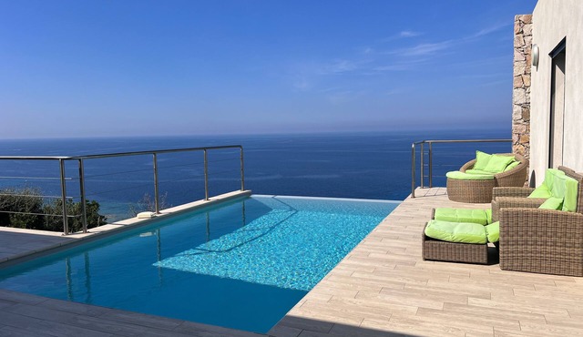 Architect-designed villa with sea view