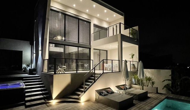 Architect-designed villa with golf view