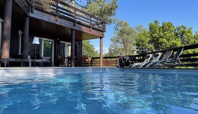 Architect-designed villa with heated pool in the heart of the pine forest, beach 1 km away