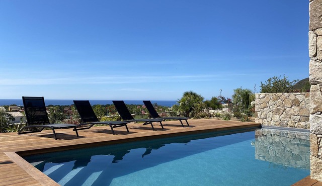 ARCHITECT-DESIGNED VILLA WITH EXCEPTIONAL SEA AND MOUNTAIN VIEWS