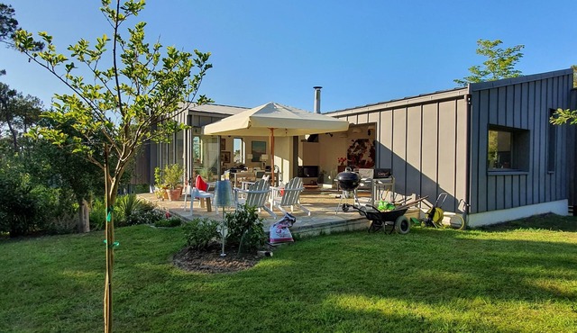 Architect-designed villa in Morgat, in the Kador woods