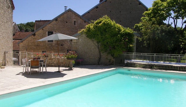 Architect-designed Barn Conversion With Heated Pool, Champagne/Burgundy Borders
