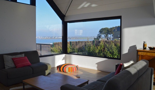 Architect house 2013 full sea view, feet in the water