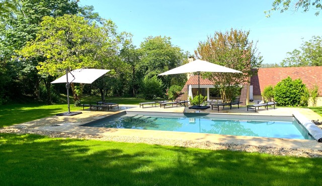 Architect house with private pool and garden, and AC