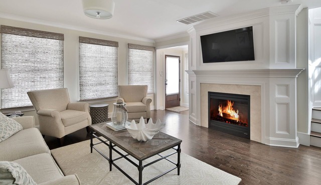 Architect's Delight - Your Luxury Rental - Free Wifi + Beach Badges