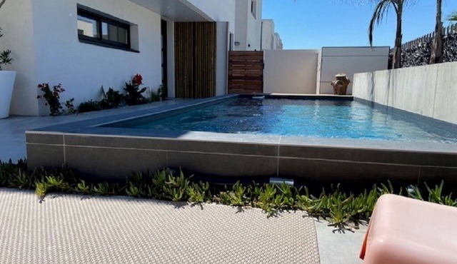 Architect's family villa of 130 m2 between sea and ponds