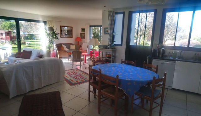 Architect's house on one level: the apartment above is not for rent.