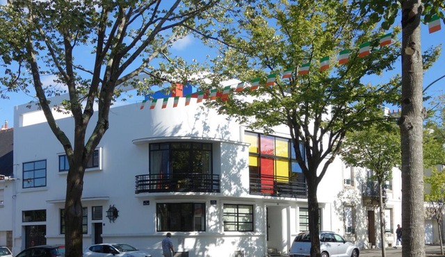 Architect 's house with character, sea, city center, interceltic festival