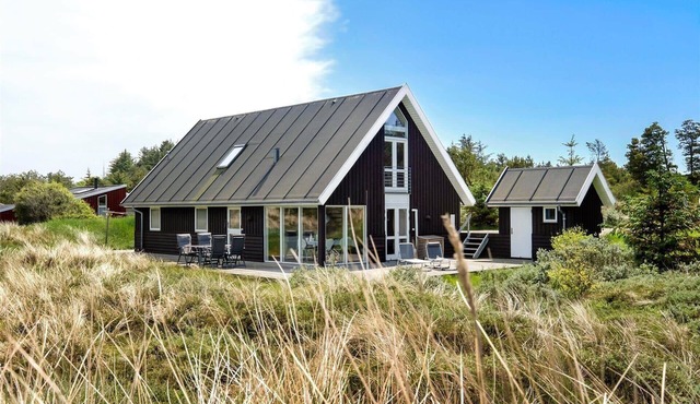 Architect's house with luxury furnishings in a unique natural setting and idyllic tranquillity