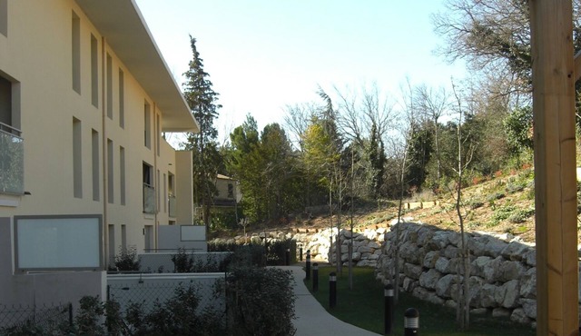 Architect's residence 2 minutes from the plane tree countryside