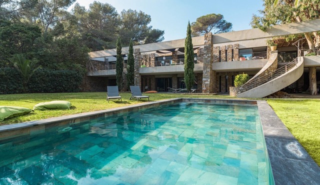 Architect villa, sea view, air-condition, heated pool, big garden, beach at 220m