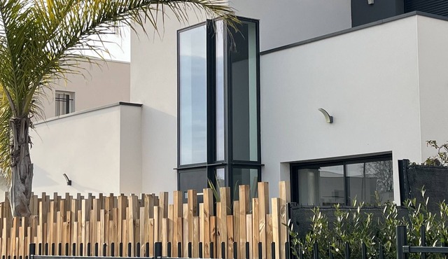 Architect villa with swimming pool 15´from the beaches