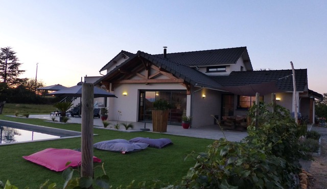 Architect villa with pool, view of the Pyrenees, 10 minutes from Pau