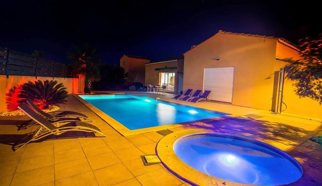 ARCHITECT VILLA WITH POOL - SPA AND BETWEEN AIX MARSEILLE Arles Avignon