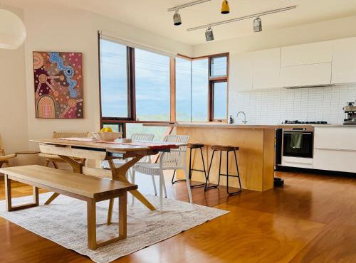 Architectural Coastal Retreat 100m to Beach