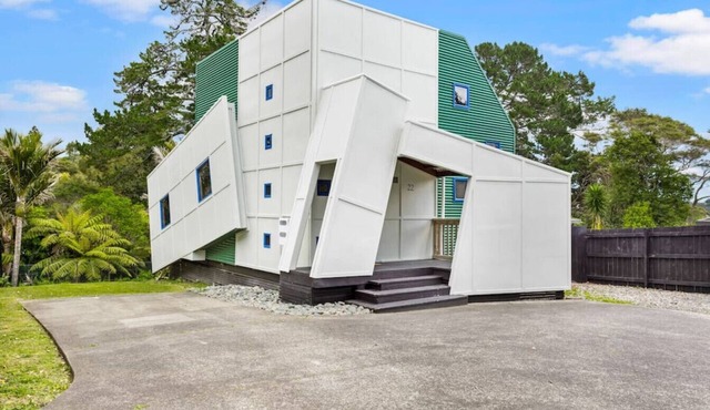 Architectural Getaway | North Shore | Parking