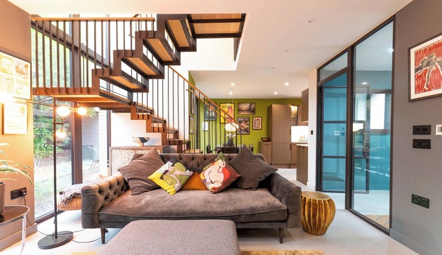 Architectural Hideaway, Unique 2BR in Surbiton - Pass the Keys