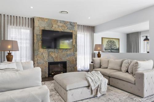 Architectural Luxury Haven with Pool & Views