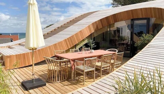 Architectural pearl with ocean view in Gilleleje