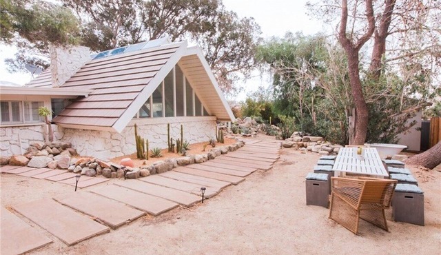Architecturally stunning A-Frame desert home. Feat. Pool/Hot Tub/Artist Studio.