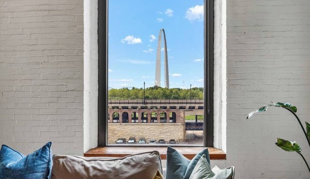 Archview Riverfront Loft – Walk to Stadium, Conventions & Casino - Gated Parking