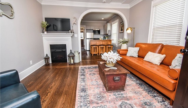Archway In The Heights- Just Steps Away From It All