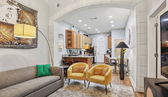 Archways at the Lincoln Park Zoo 2bed/2ba