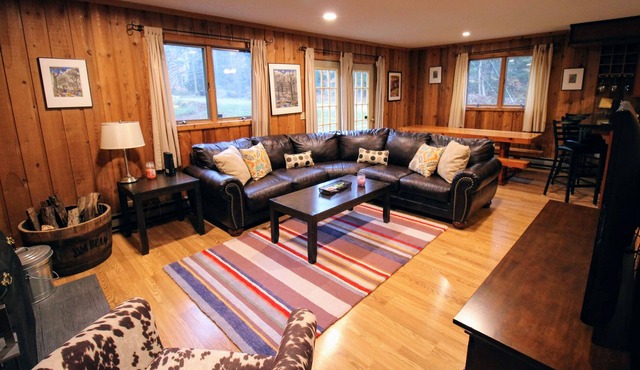 Arctic Circle - Mount Snow ski house at Chimney Hill with Tesla/EV charger!