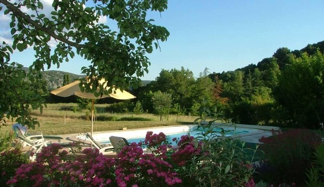 Ardèche, Maison de caractère, 5 bedrooms, sleeps 10, private pool, boules.