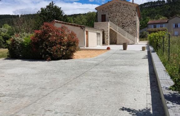 Ardèche Mas de la châtaigneraie gîtes près de vallon pont d arc
