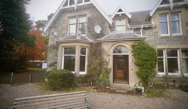 Ardchoile - In the heart of the Highlands. Sleeps 10, hot tub.