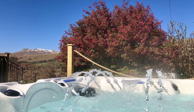 ARDCHYLE HOUSE, pet friendly, luxury holiday cottage in Killin