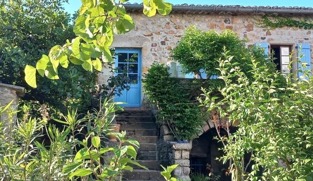 Ardèche Sud, the authenticity of a 17th century farmhouse in the countryside