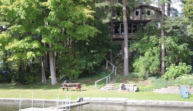 Ardeevin - Goodyear Lake - Panoramic lake views, fire pit on waterfront