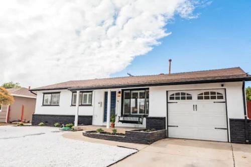 Arden Family Home BBQ Big Kitchen Backyard Pet W/D