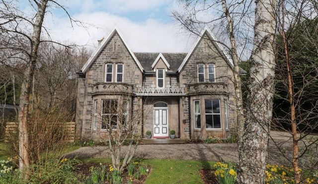 ARDEN HOUSE, family friendly, character holiday cottage in Kingussie